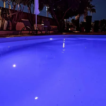 Apartahotel River's Paradeísion